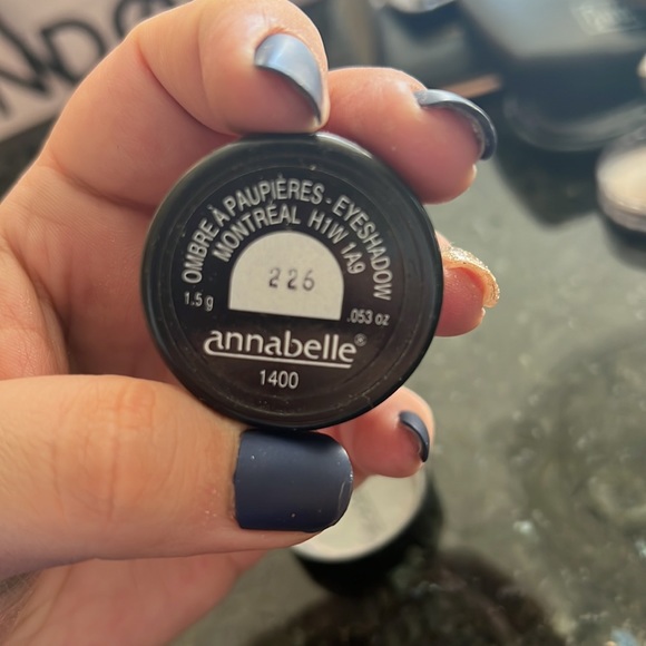 Light Pink Eyeshadow - Picture 3 of 3